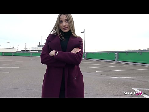 ❤️ ドイツ人スカウトマンは、夢のようにスティール、駐車場のテルテル、お金のためのセクシーに触れることです。 ❤️  at us ❌️❤